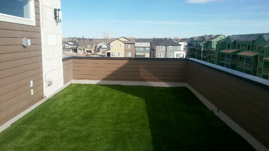 Get an Oasis with Artificial Grass for Roofs in St. Louis, MO